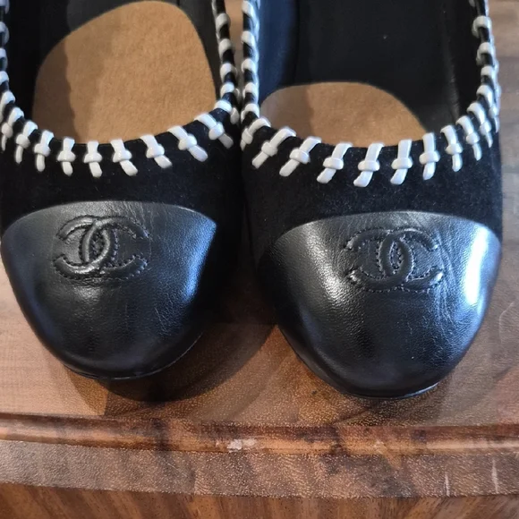 CHANEL Black and Gray Woven Trim Cap-Toe Heels - Picture 11 of 11